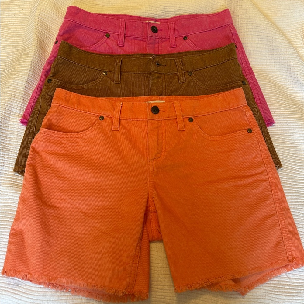 Carve design women short.